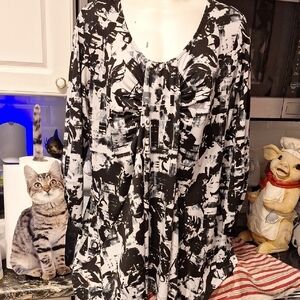 f GNW Stretch Abstract Black and White Women's Top 1X. EUC